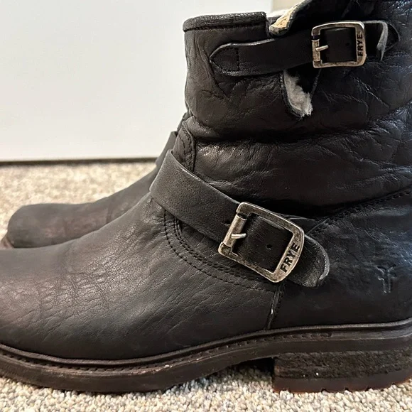 Frye women’s leather boots with faux fur lining. - Picture 5 of 9